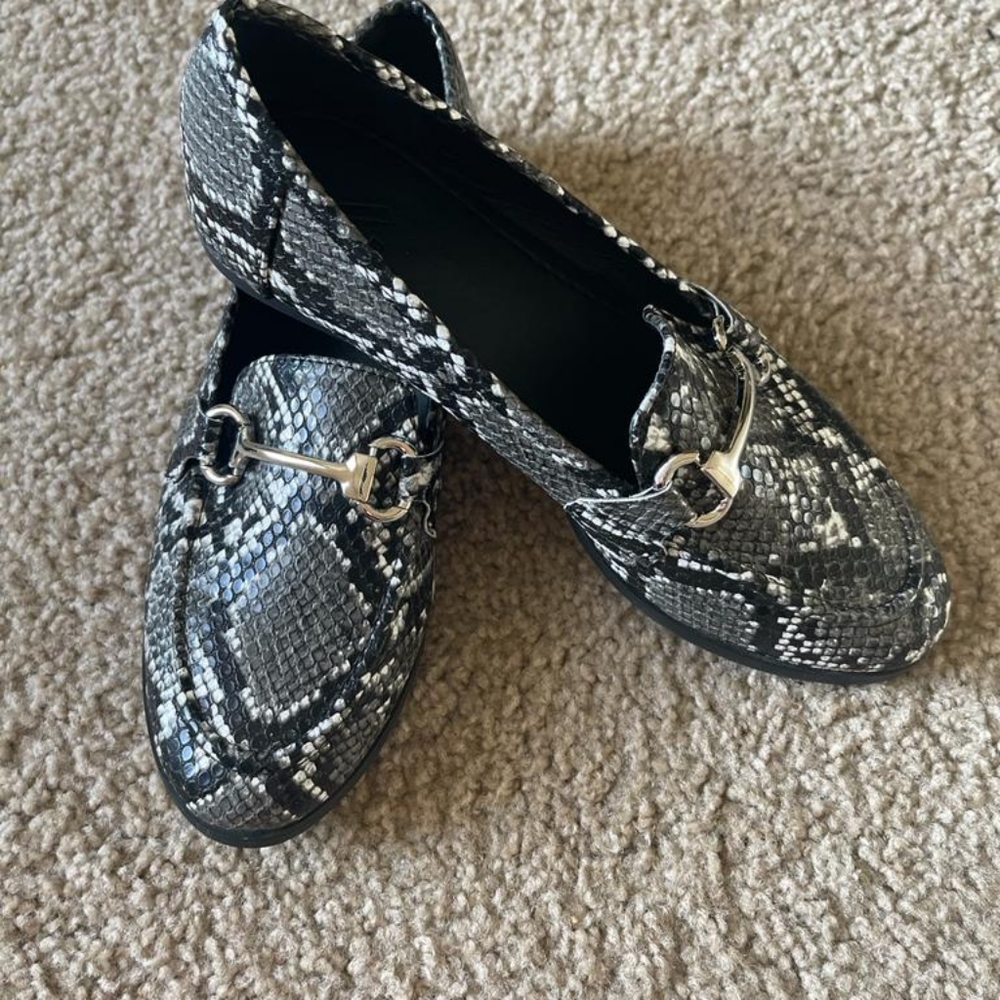 Shoes - Picture 2 of 4